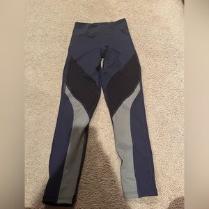 Nadi x yoga leggings size small. Like new condition.